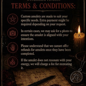 Op de afbeelding: Een donkere informatieve afbeelding met de titel WITCHCRAFTING666 TERMS & CONDITIONS met rode tekst op een zwarte achtergrond. Het bevat beleidsregels voor aangepaste amuletten, waaronder betaling, fotoverzoeken, restitutie en kosten.