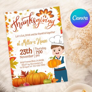 Può includere: Invito a cena di Ringraziamento con un cuoco dei cartoni animati che tiene una zucca. L'invito è decorato con foglie autunnali e zucche. Dice "Let's Eat, Drink and be thankful together at Miller's House" e "23th November 7:00 pm".