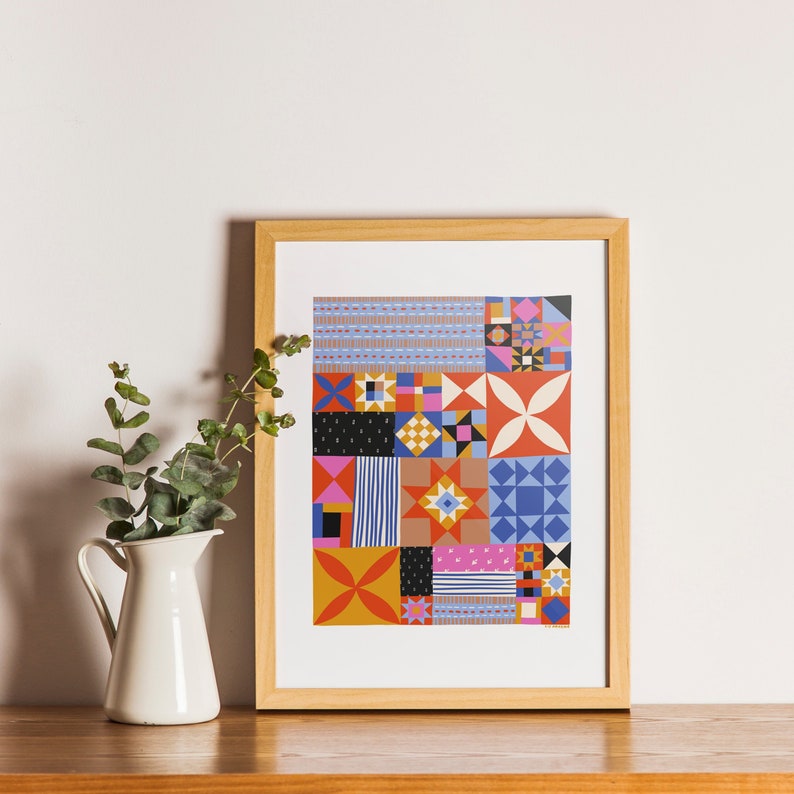 Puede incluir: Una impresi&oacute;n enmarcada de un patr&oacute;n geom&eacute;trico colorido en tonos de rojo, azul, amarillo y negro. El patr&oacute;n recuerda a un edred&oacute;n o un dise&ntilde;o de patchwork.
