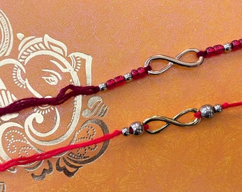 Lazos infinitos: Rakhis de diseñador con centro de mesa infinito atemporal
