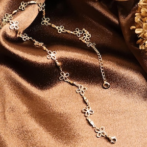 THEA - 18K Gold Plated Clover Choker | Golden Celtic Symbol Necklace | Embossed Chain Links | Extension Chain with Zircon Detail