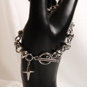 YORI - Edgy Chunky Edelstahl Unisex Armband mit Stern Anhänger | Eboy Egirl Goth Punk Grunge Cool Girl Armband | Knebelverschluss