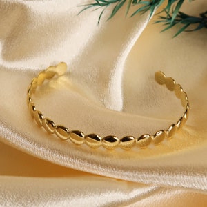 IRIDA Set di 5 braccialetti in acciaio inossidabile color oro Set di braccialetti moderni e alla moda Braccialetti unici di alta qualità come set o singolarmente 1 - Rund