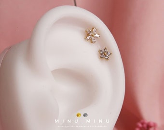 AREE - Flower piercings in gold + silver | As a set or individually | Titanium & stainless steel | Screw-in stud helix ear cartilage piercing | 16G 1.2 x 8 mm