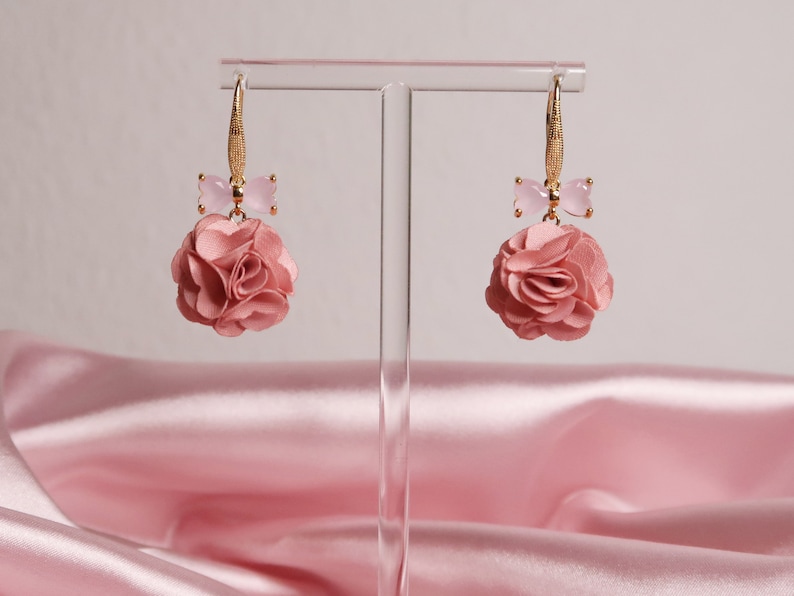 YUMI Sweet 18K Gold Plated Flower Dangle Earrings Zircon loop Fabric pompom pendant Handmade girls' earrings in white and pink image 3