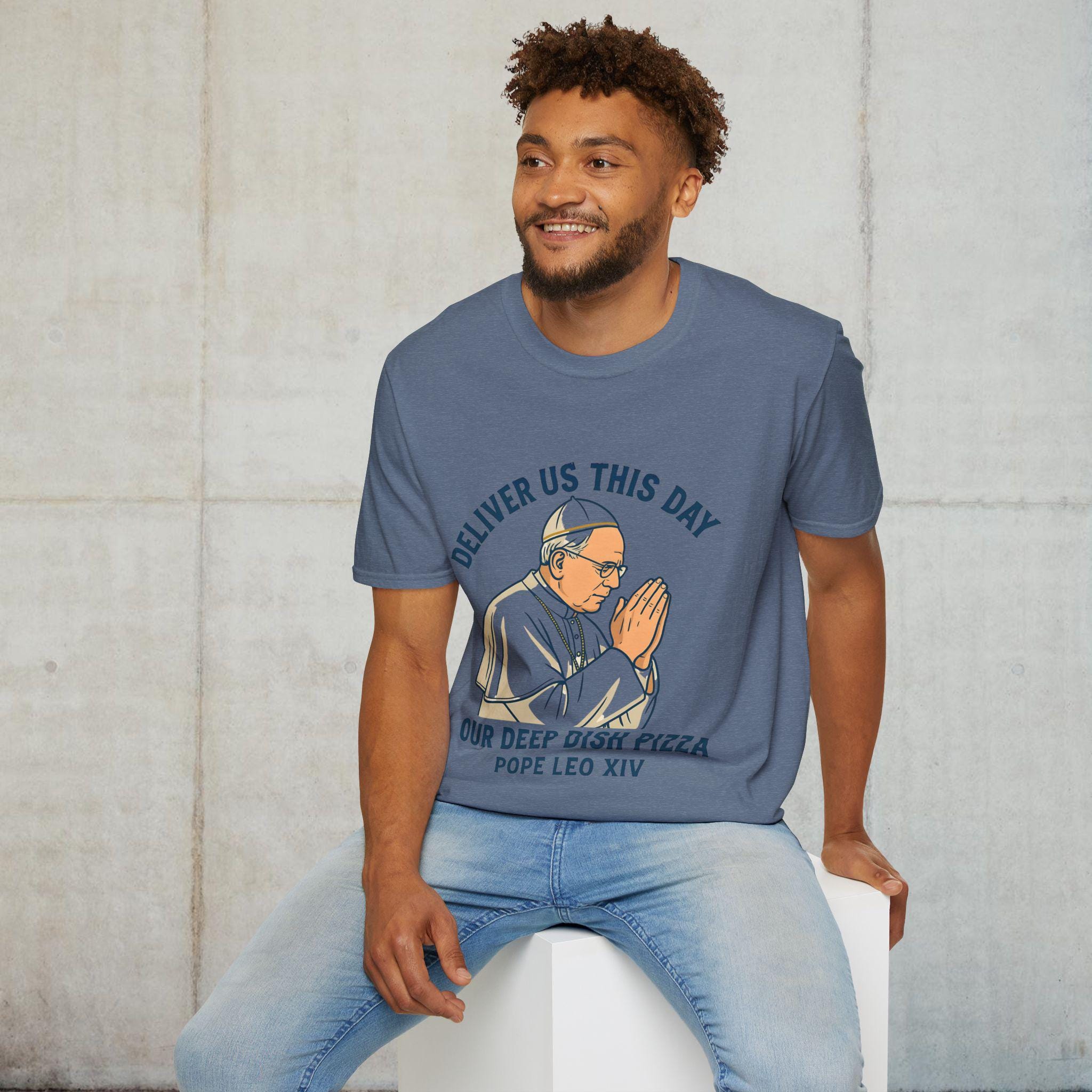 T-shirt Religious New Pope Leo XIV Funny Deep Dish Pizza Gildan 