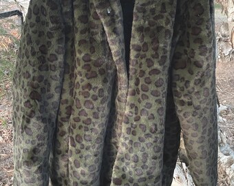 Green Leopard Print Faux Fur Hooded Jacket: Sherpa Lined