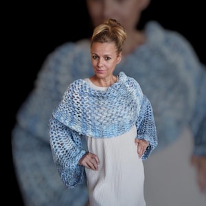 Blauer Schal mit Ärmeln/Handgestrickter Pullover-Wrap/Stylische Shrug Ärmel Damen/Strick-Wrap/Netz Shall mit Ärmeln/Geschenk für Sie!