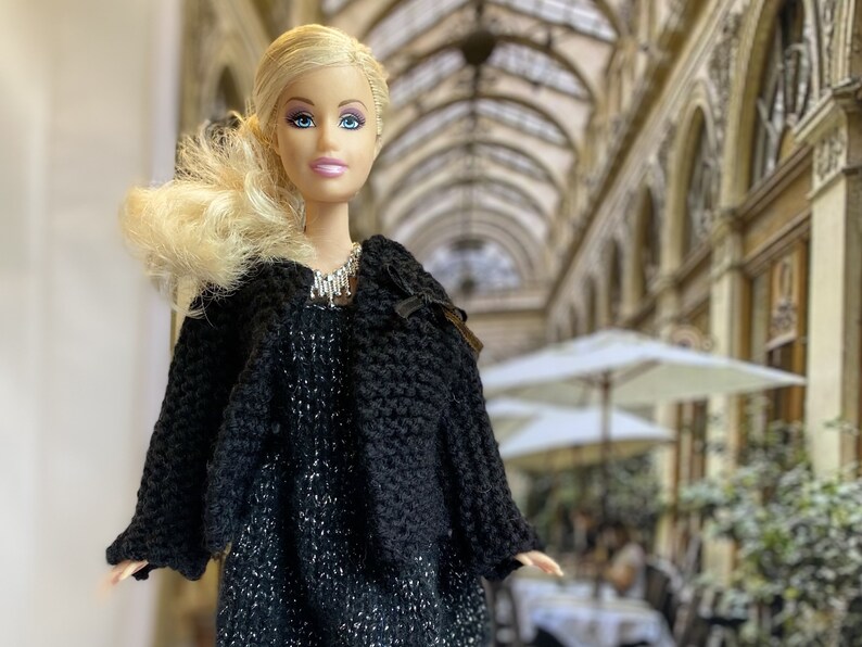 Robe bustier en laine noire pailletée, veste noire avec petit nœud ruban tricot vêtement poupée fait main France image 1