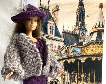 Robe en laine violette, veste en laine coloris taupe chiné, chapeau violet avec nœud ruban -Tricot vêtement poupée automne fait main -France