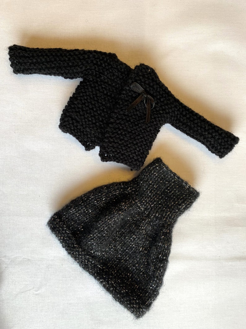 Robe bustier en laine noire pailletée, veste noire avec petit nœud ruban tricot vêtement poupée fait main France image 8
