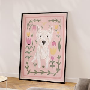 Puede incluir: Un perro West Highland White Terrier blanco con un fondo floral rosa. El perro está de pie en el centro de la imagen y está rodeado de flores rosas, amarillas y verdes.