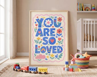 "Eres tan amado" - Lámina infantil floral, arte de pared alegre para guardería, póster para habitación infantil, decoración ilustrada de corazón de flores, lámina artística para dormitorio infantil.