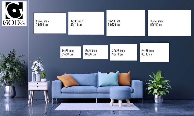 Pode incluir: Uma galeria de parede com seis molduras brancas de diferentes tamanhos, mostrando diferentes tamanhos de impress&atilde;o em tela em polegadas e cent&iacute;metros. As molduras est&atilde;o penduradas em uma parede azul escura, com um sof&aacute; azul, uma mesa pequena e plantas em primeiro plano.