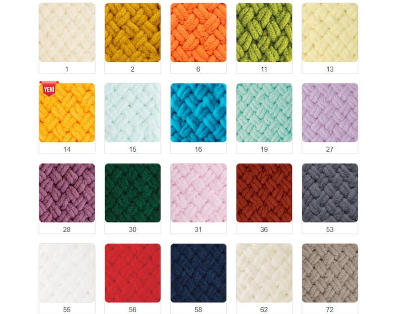 Pode incluir: Uma cole&ccedil;&atilde;o de amostras de fios de malha grossa e coloridos. As amostras s&atilde;o em v&aacute;rias cores, incluindo amarelo, laranja, verde, azul, roxo, vermelho e branco. Cada amostra tem uma etiqueta num&eacute;rica.