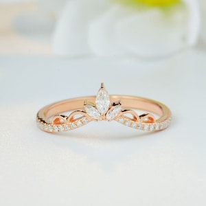 Vintage Chevron Wedding Band, Moissanite Diamond Wedding Band, Unique Curved Stacking Ring, Women Matching Band, V shaped Ring for Her