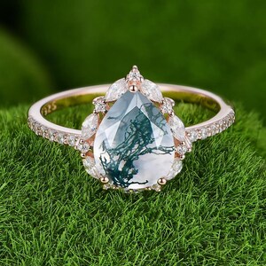 Vintage Pear Moss Agate Engagement Ring Dainty Green Gemstone Rings Unique 14K Rose Gold Bridal Ring Art Deco Ring Natural Inspired