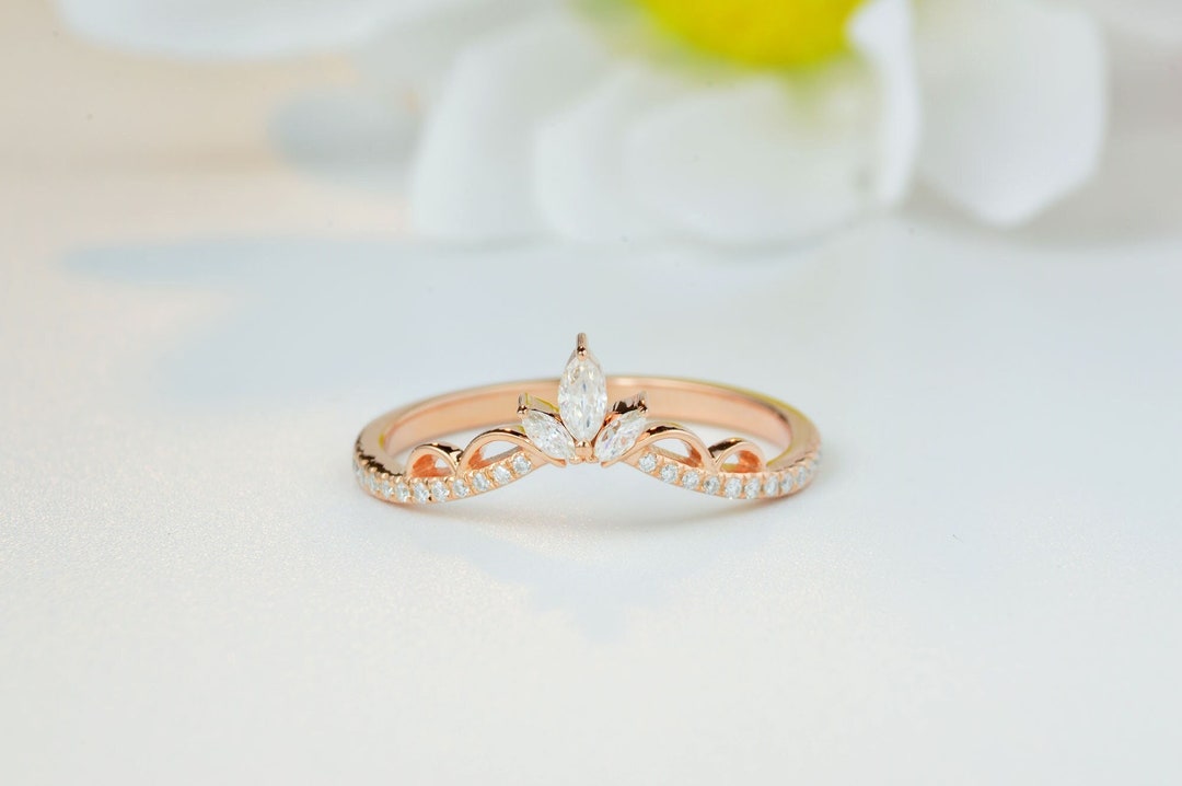 Vintage Chevron Moissanite Wedding Band, Rose Gold Stacking Ring - Etsy