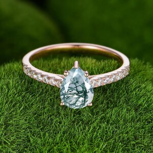 Vintage Pear Moss Agate Engagement Ring Dainty Green Gemstone Rings Unique 14K Rose Gold Bridal Ring Art Deco Ring Natural Inspired