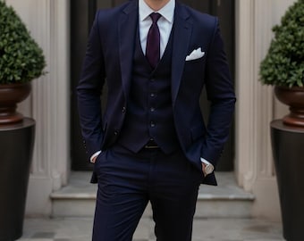 ブルーのスリーピースタキシードスーツ:男性の結婚式の新郎の服装 ブルーのスリーピースタキシードスーツ:男性の結婚式の新郎の服装