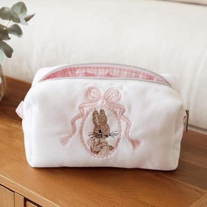 Trousse à maquillage brodée lapin rose - Trousse à maquillage lapin de Pâques - Trousse de toilette Coquette en velours - Trousse beauté Vichy rose