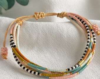 Pulsera multicapa colorida DINA, conjunto de pulseras delicadas, joyería bohemia, regalo para ella, pulsera de festival de varias hebras, pulsera para uso diario