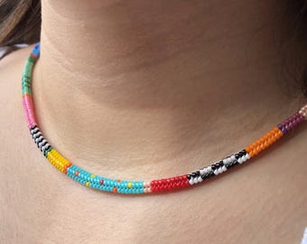 RIO Multicolor Perlen Sommer Halskette, Lebendige Farbe Boho Chic Halskette, Handgewebter Choker für Frauen, Miyuki Hippie Stilvoll Casual Halskette