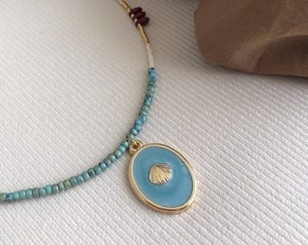EMMA Muschel Charm Perlen Halskette, Handgemachte Sommer Choker, Boho Sead Bead Halskette, Großer Charm Anhänger, Strand Stil Schmuck, Geschenk für Sie