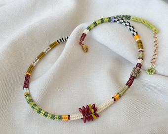 GALE Handgewebte Grün-Ton Halskette, Boho Chic mehrfarbiger Miyuki Choker, Erdton ethnische Perlen-Halskette, Geschenk für Frauen, Beachy Schmuck