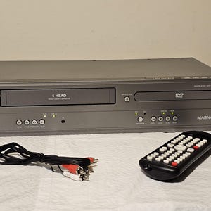 Magnavox vcr combo player VHS DVD CD Video Cassette Recorder & Remote DV200MW8