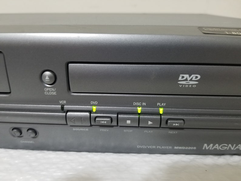 Magnavox MWD2205 VCR DVD Combo VHS Player Remote Tested Works 1 Year