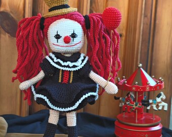 Virkmönster för Amigurumi Clownflicka – Halloweendocka PDF-handledning
