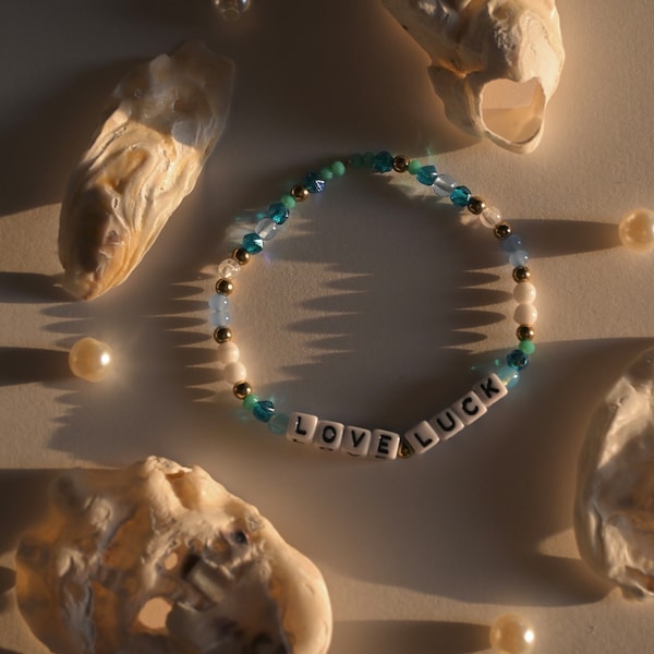 Bracelet personnalisé en perle  “love luck “