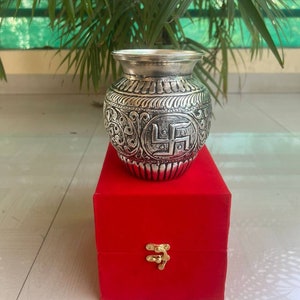 Duitse zilveren swastik kalash-lota, hindoeïstisch ritueel pot in geschenkverpakking, kalash voor puja, diwali pooja, poeja-accessoires, gratis expreslevering