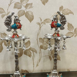 Duits zilveren stenen werk Samai, Kuthu Villaku, messing olielamp, diya met 5 lonten, evenementdecor, handgegraveerde pauw Samai gratis expreslevering
