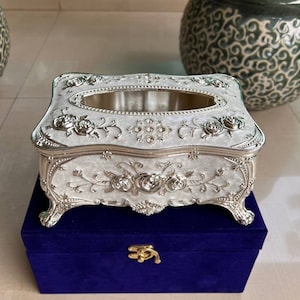Duits zilver wit emaille werk tissue box houder, sierlijke decoratieve tissue dispenser met bloemengravures, gratis express levering