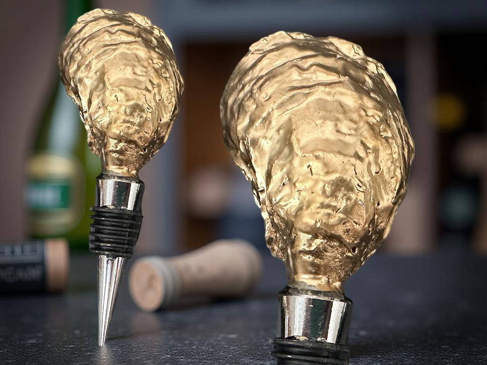 Floral Oyster Shell Wine Stopper: Gold Rim Coastal Decor - Thumbnail 2