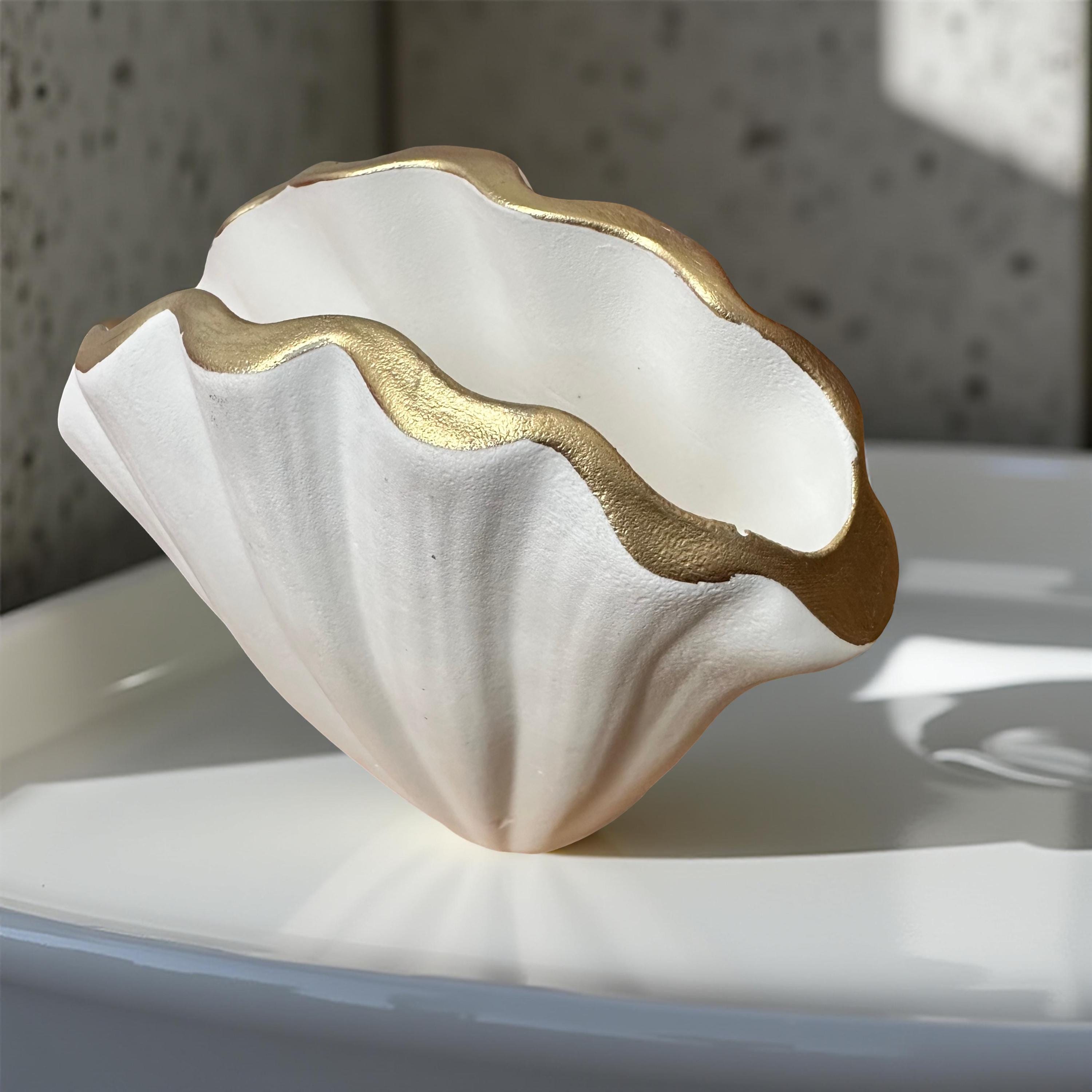 Golden Crest Shell Vase: Plaster Resin with Gold Rim - Thumbnail 2
