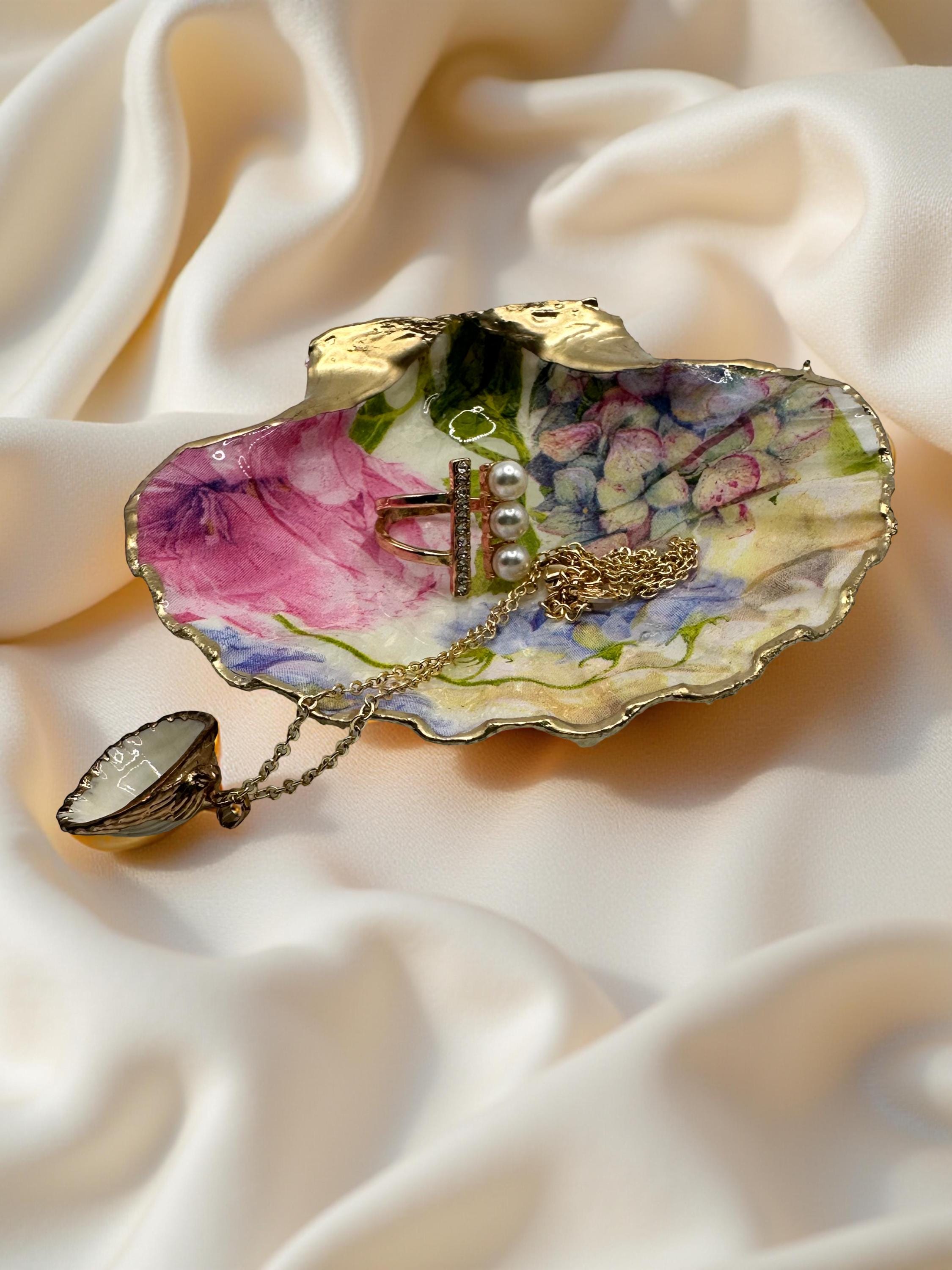 Garden Bloom Scallop Shell Trinket Dish – Gold Rim - Image 1