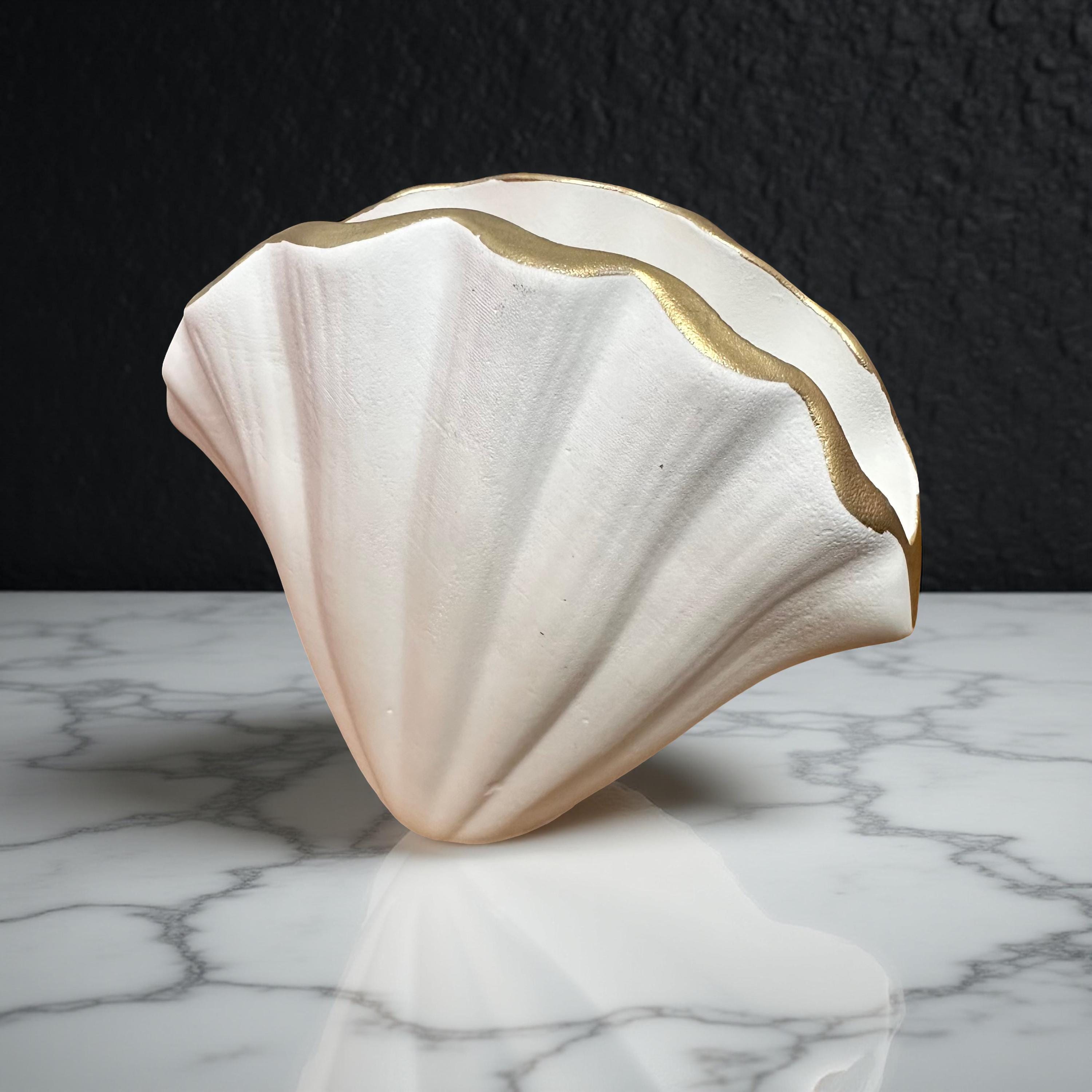 Golden Crest Shell Vase: Plaster Resin with Gold Rim - Thumbnail 3