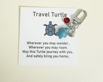 Personalisierter Reise-Schildkröten-Schlüsselanhänger mit Buchstaben und Geburtsstein, Schildkröten-Schlüsselanhänger, Reise-Glücksbringer, sichere Reisen, Muttertagsgeschenk