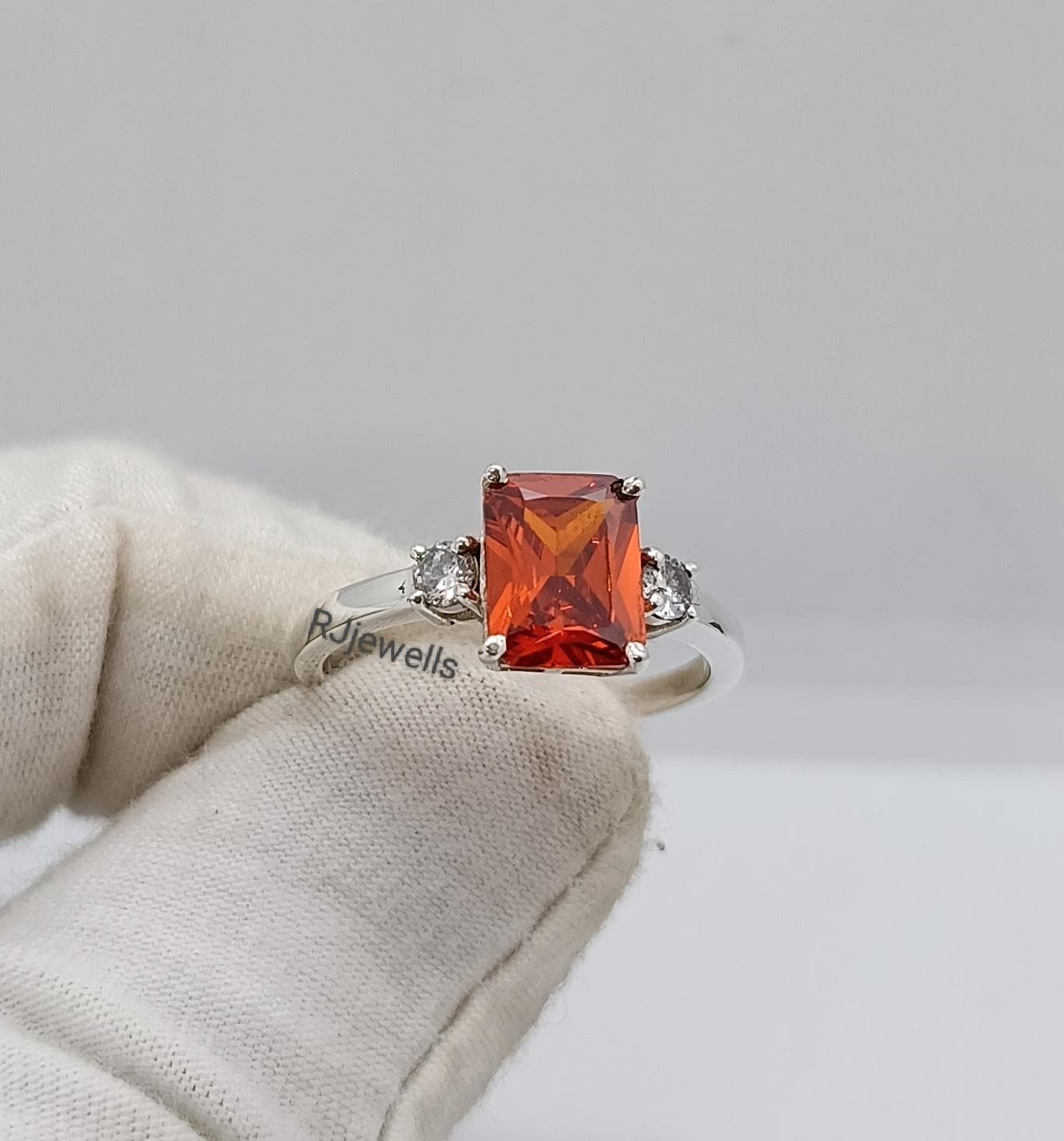 エメラルドカットオレンジサファイアリング：925スターリングシルバー 