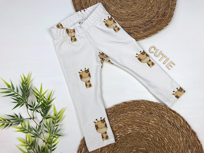 Baby and toddler leggings with a giraffe motif image 1