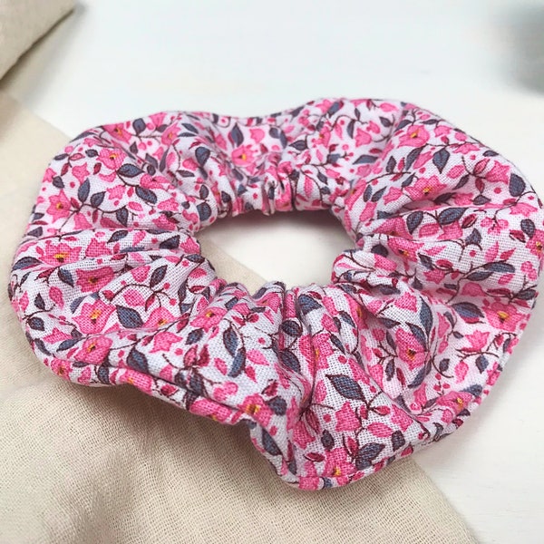 Scrunchie mit pinken Blumendruck | Damenhaargummi | Haararccessoire | Haarband