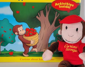 Peluche de Jorge el Curioso y libro de la cosecha de manzanas