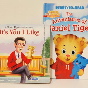 Książka poezji Mister Rogers, książka z tekstem "It's You I Like". Książka w twardej oprawie Daniel Tiger, cztery zabawne historie do przeczytania.