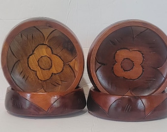 VIntage hand-carved wooden salad bowls featuring a carved flower MCM beautiful EUC