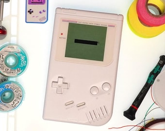 Geheel witte Game Boy met IPS-display met achtergrondverlichting en schermlens van gehard glas