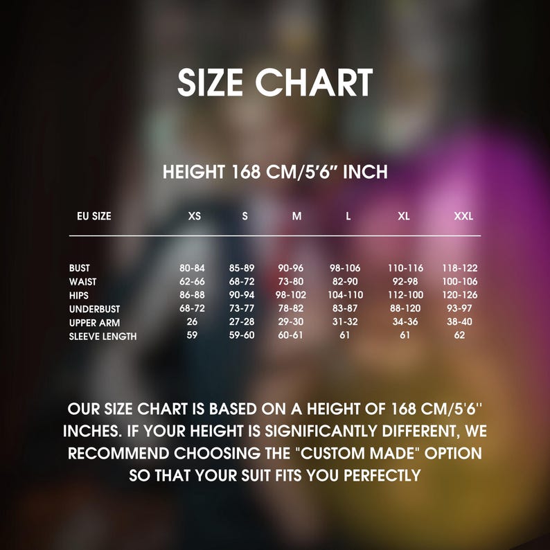 Pu&ograve; includere: Tabella delle taglie per abbigliamento con misure in pollici per busto, vita, fianchi, giro seno, braccio e lunghezza manica. La tabella &egrave; basata su un'altezza di 168 cm o 5'6". Il testo recita "La nostra tabella delle taglie &egrave; basata su un'altezza di 168 cm/5'6" pollici. Se la tua altezza &egrave; significativamente diversa, ti consigliamo di scegliere l'opzione "Su misura" in modo che il tuo abito ti calzi perfettamente."