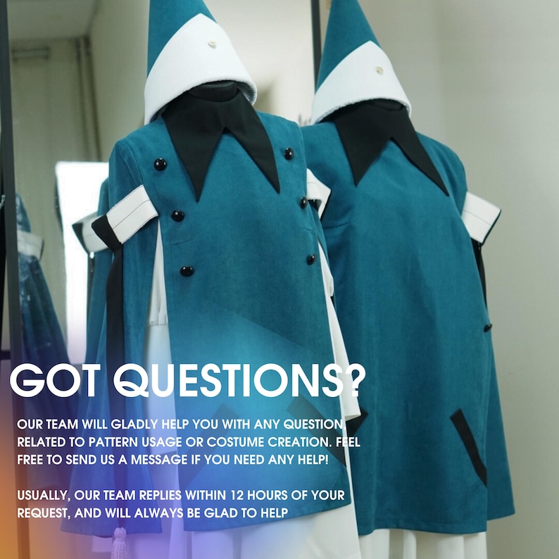 Pode incluir: Dois trajes turquesa e brancos s&atilde;o exibidos. Cada traje apresenta um longo casaco turquesa com detalhes em preto, bot&otilde;es pretos e um chap&eacute;u a condizer. O texto "GOT QUESTIONS?" &eacute; vis&iacute;vel, juntamente com informa&ccedil;&otilde;es sobre o suporte ao cliente.